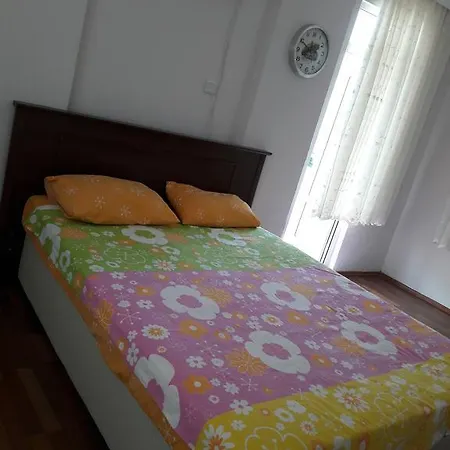Azra Apartamento *
