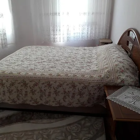 Apartment Azra *